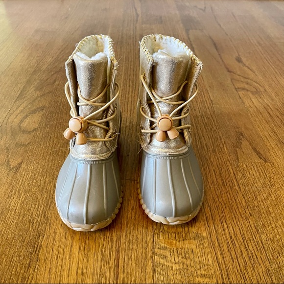 Olivia Miller Girls Metallic Gold Duck Boots - Picture 7 of 15